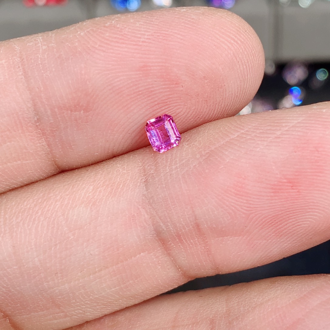 蓝宝石裸石未镶嵌无烧纯天然粉蓝宝 0.3ct