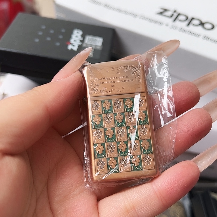 镜面纤巧四叶草镀紫铜