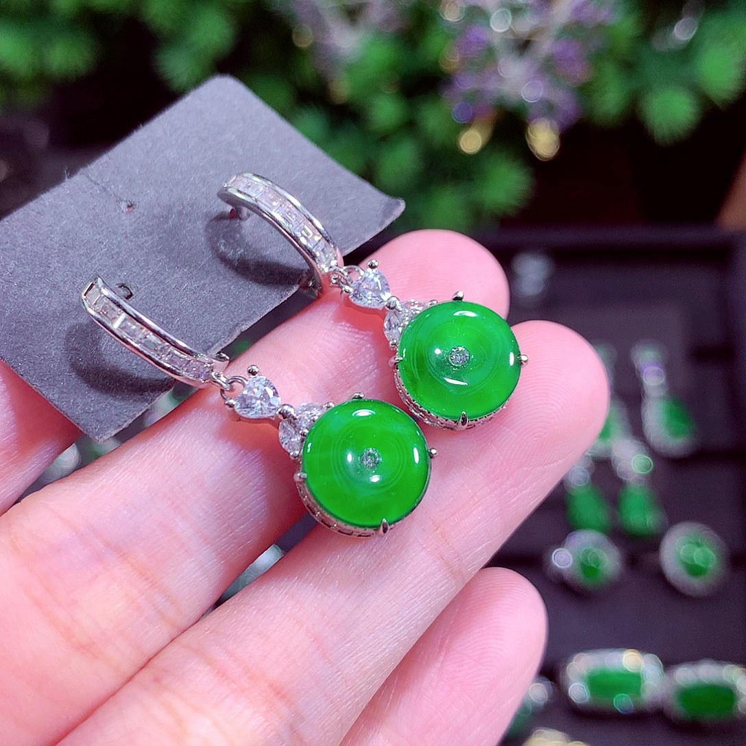 颈饰未镶嵌翡翠天然