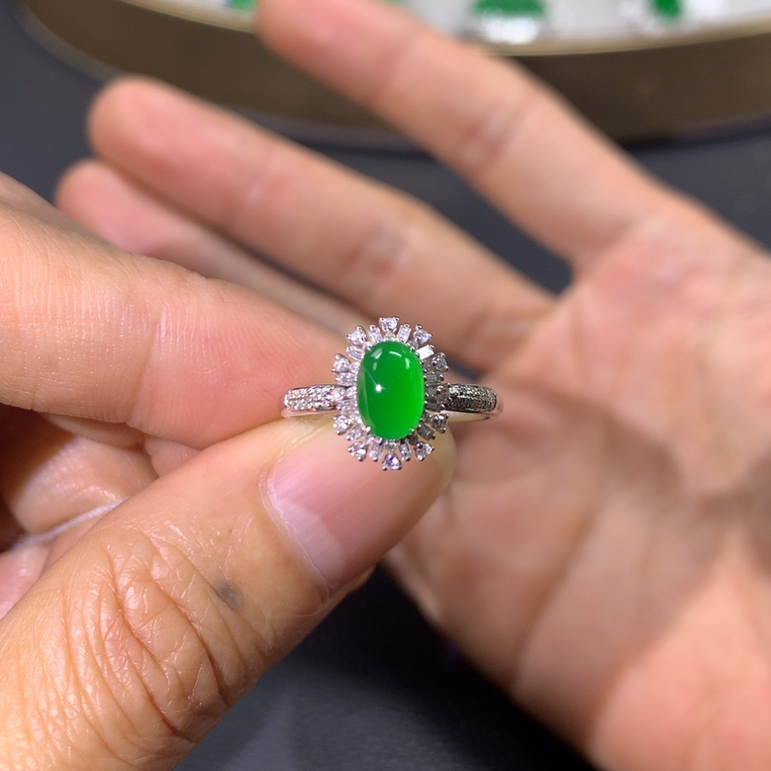 翡翠戒指18K金镶嵌翡翠