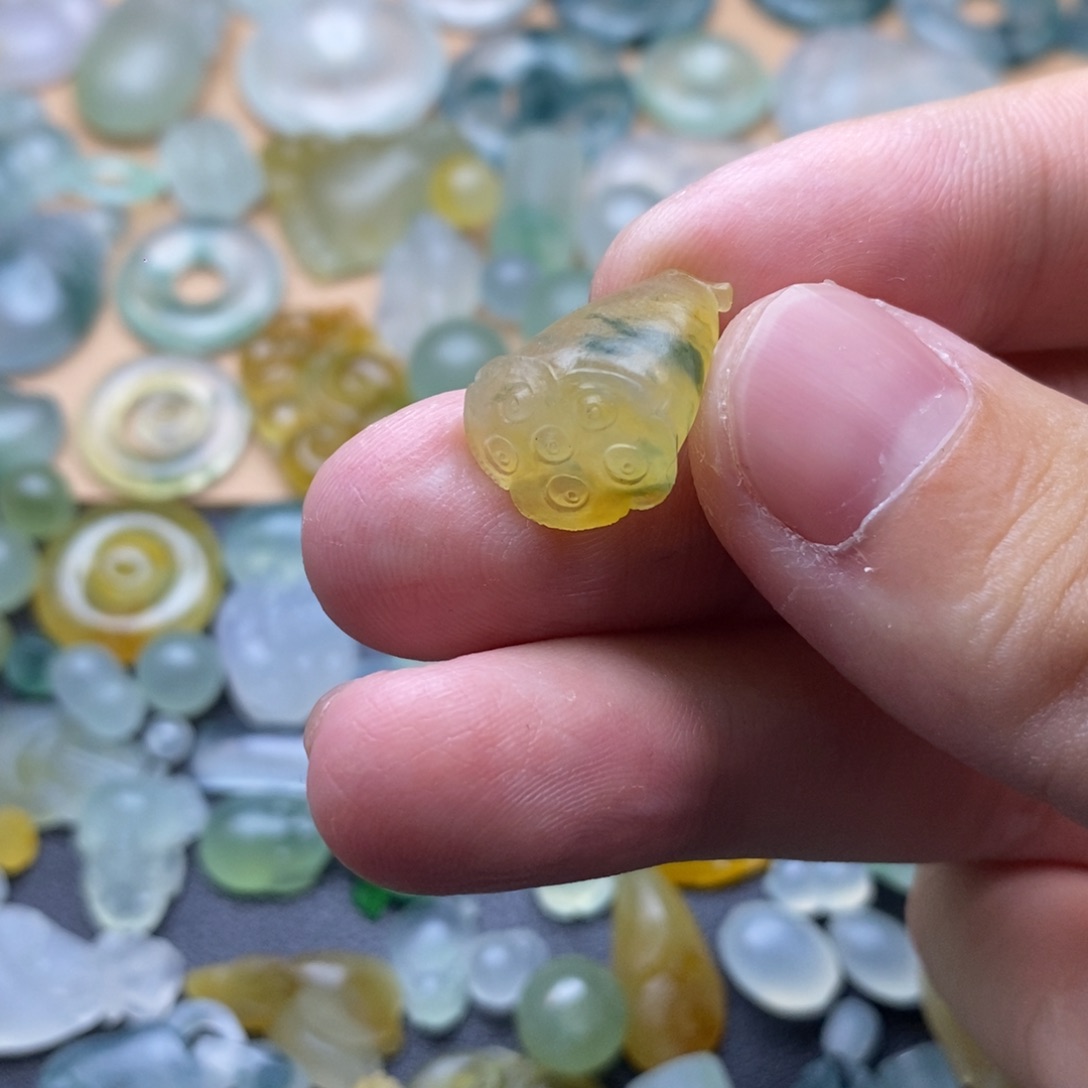 定制翡翠未镶嵌挂件