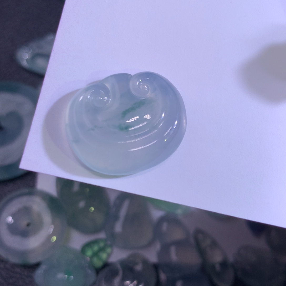 翡翠颈饰未镶嵌如意