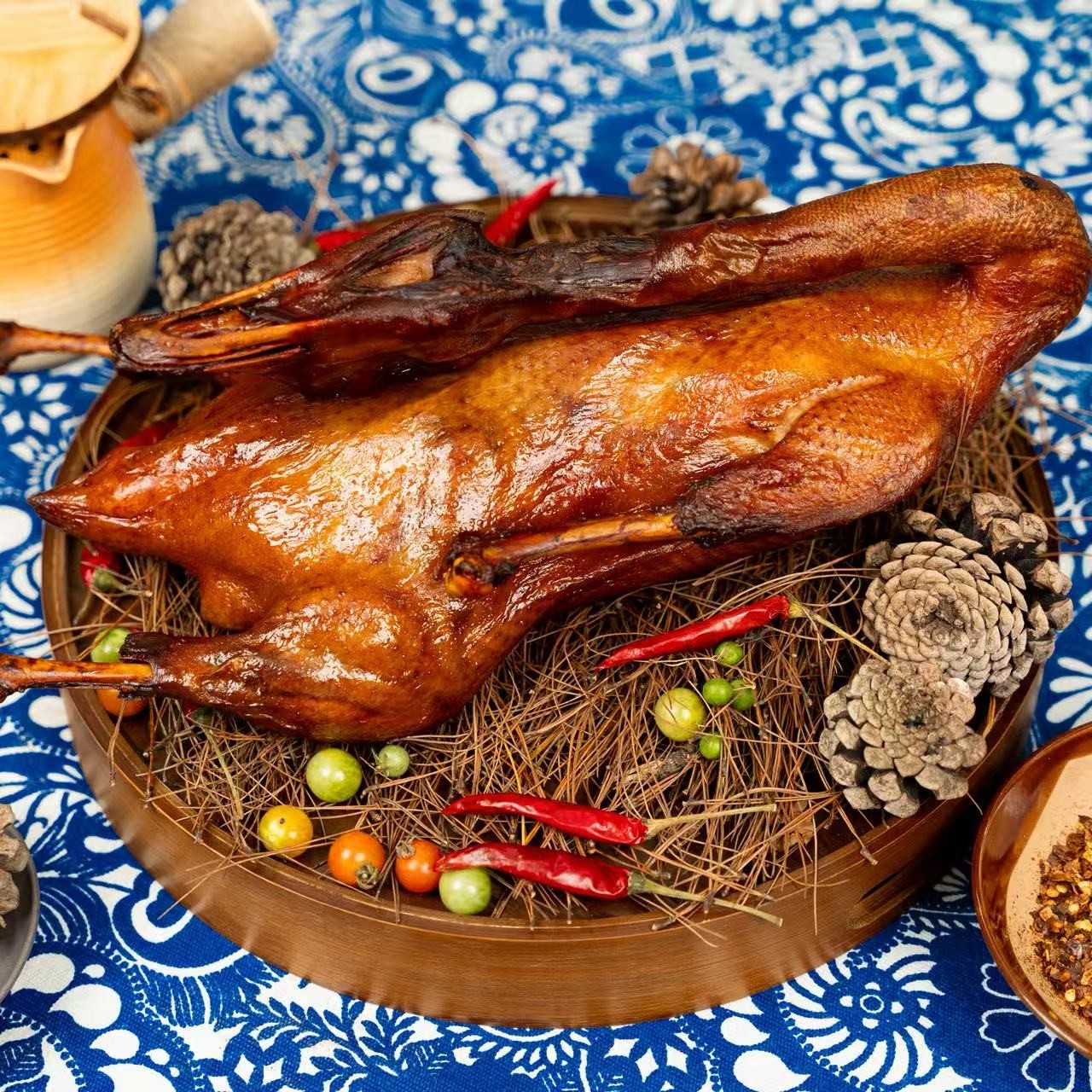 贵州锦屏卤鹅新品松针烤鹅，鲜鹅现卤松针现烤当天现发