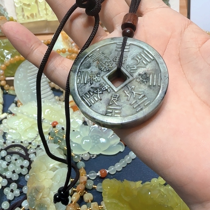 合金蛇纹石玉吊坠