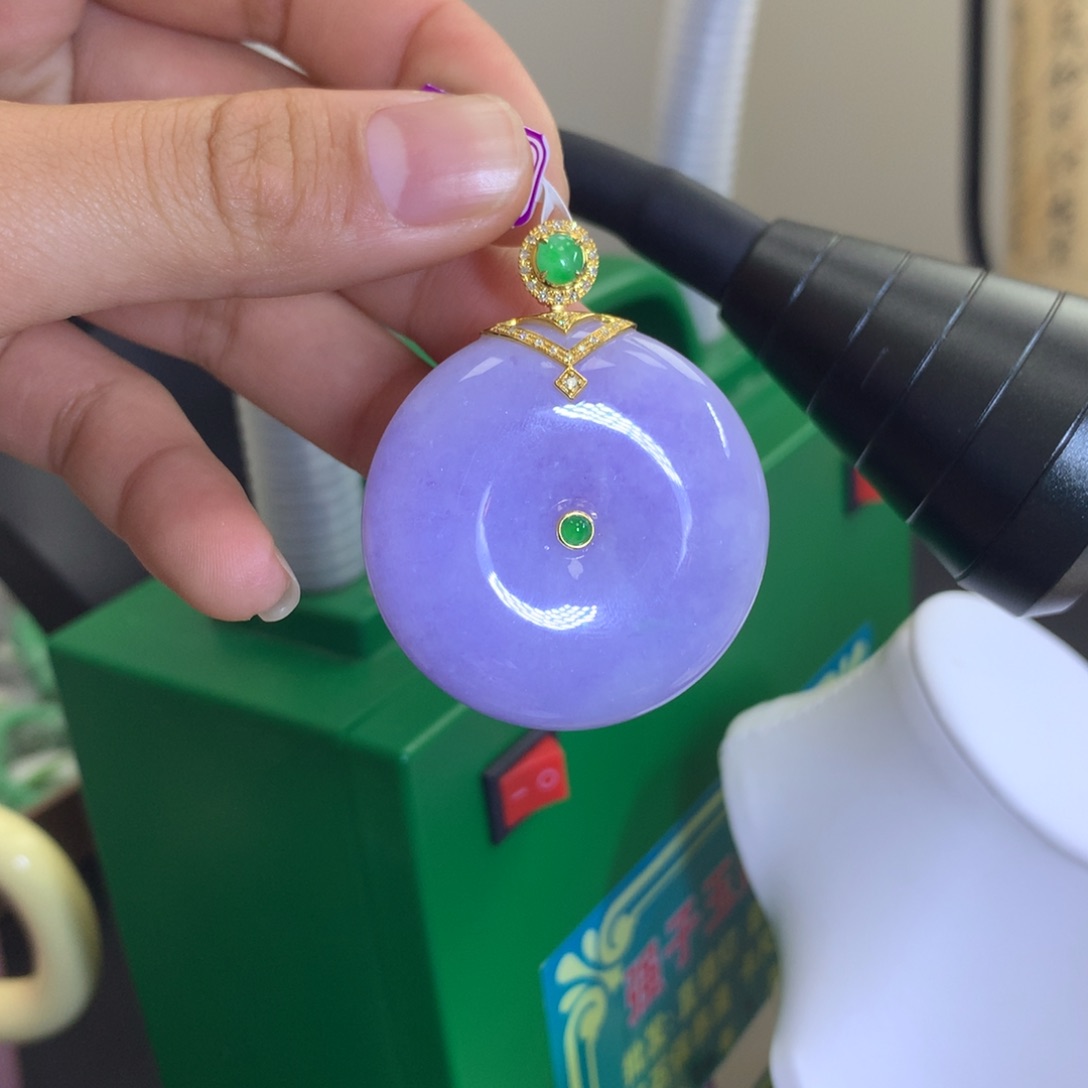 翡翠颈饰18K金镶嵌翡翠