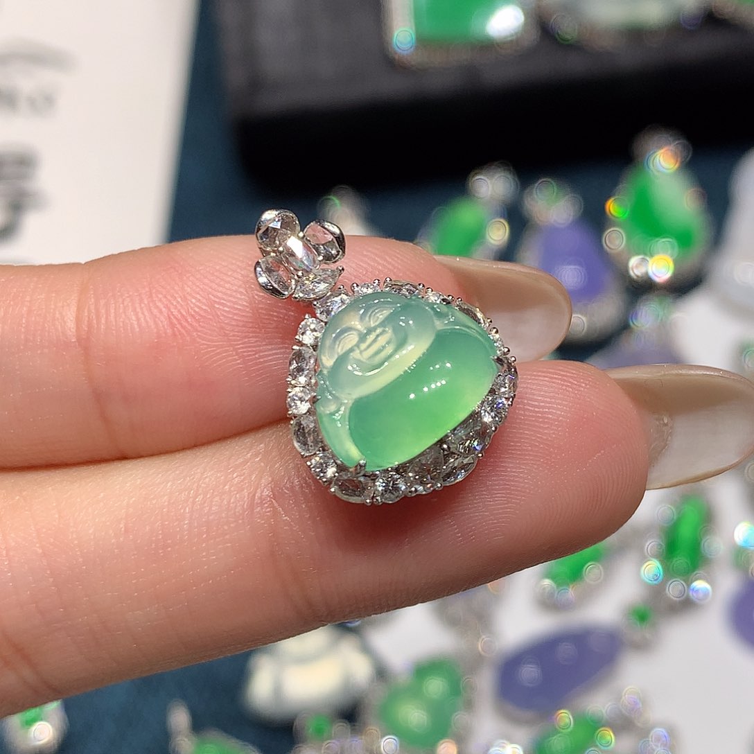 颈饰18K金镶嵌翡翠佛公