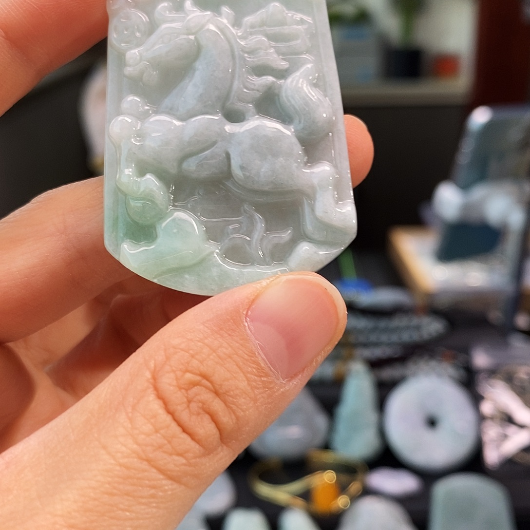 翡翠未镶嵌颈饰马