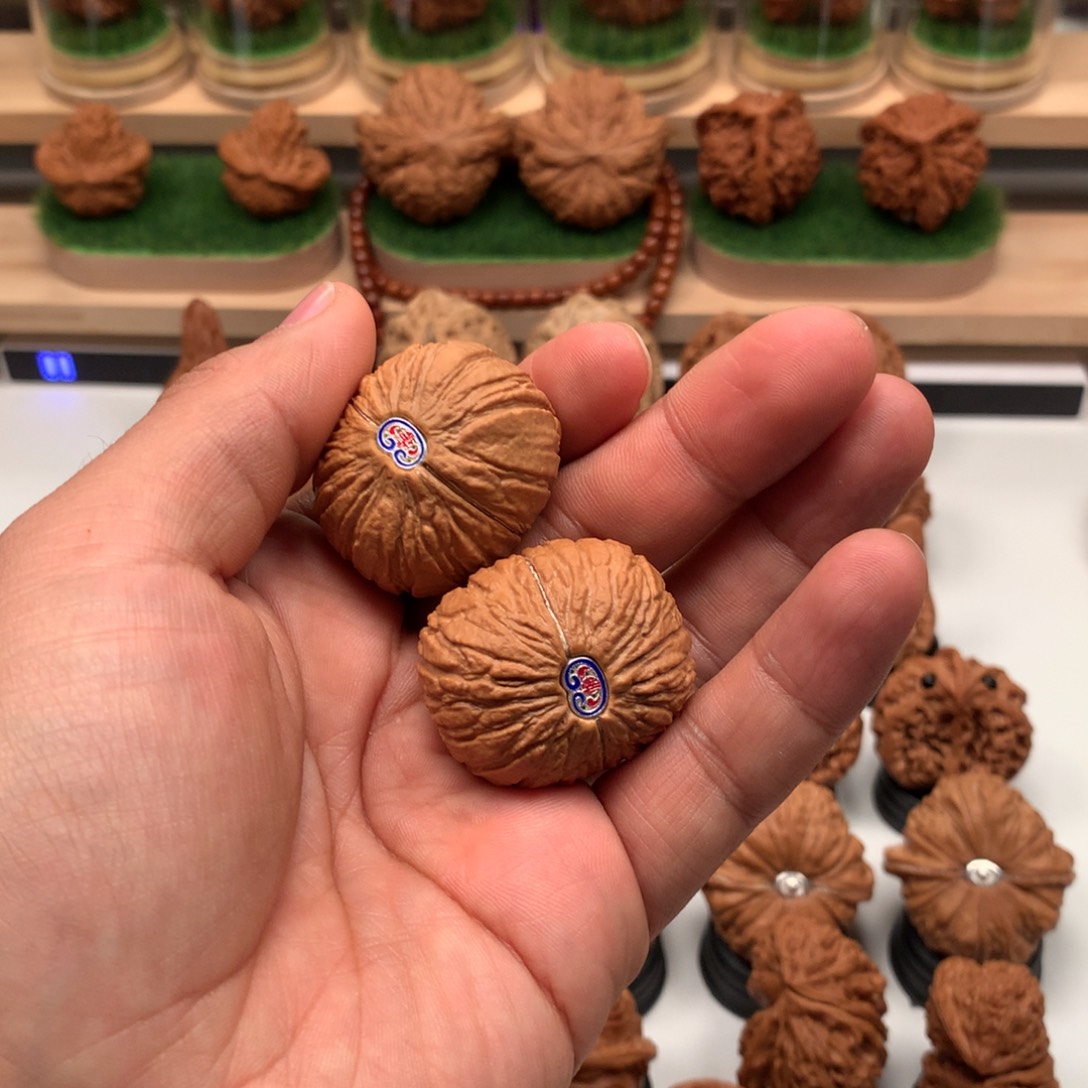 【闪购商品】吊坠文玩核桃@**人隐隐约约