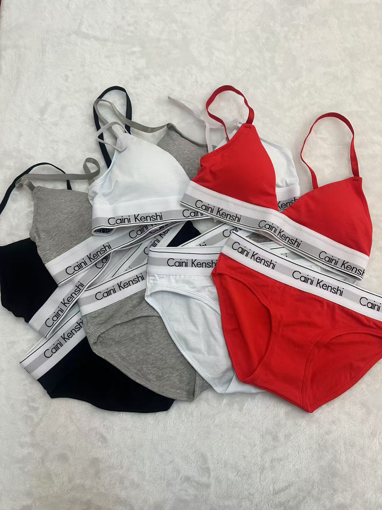 女款C字的时尚美背瑜伽内衣套装 春夏季衣柜里少不了的！