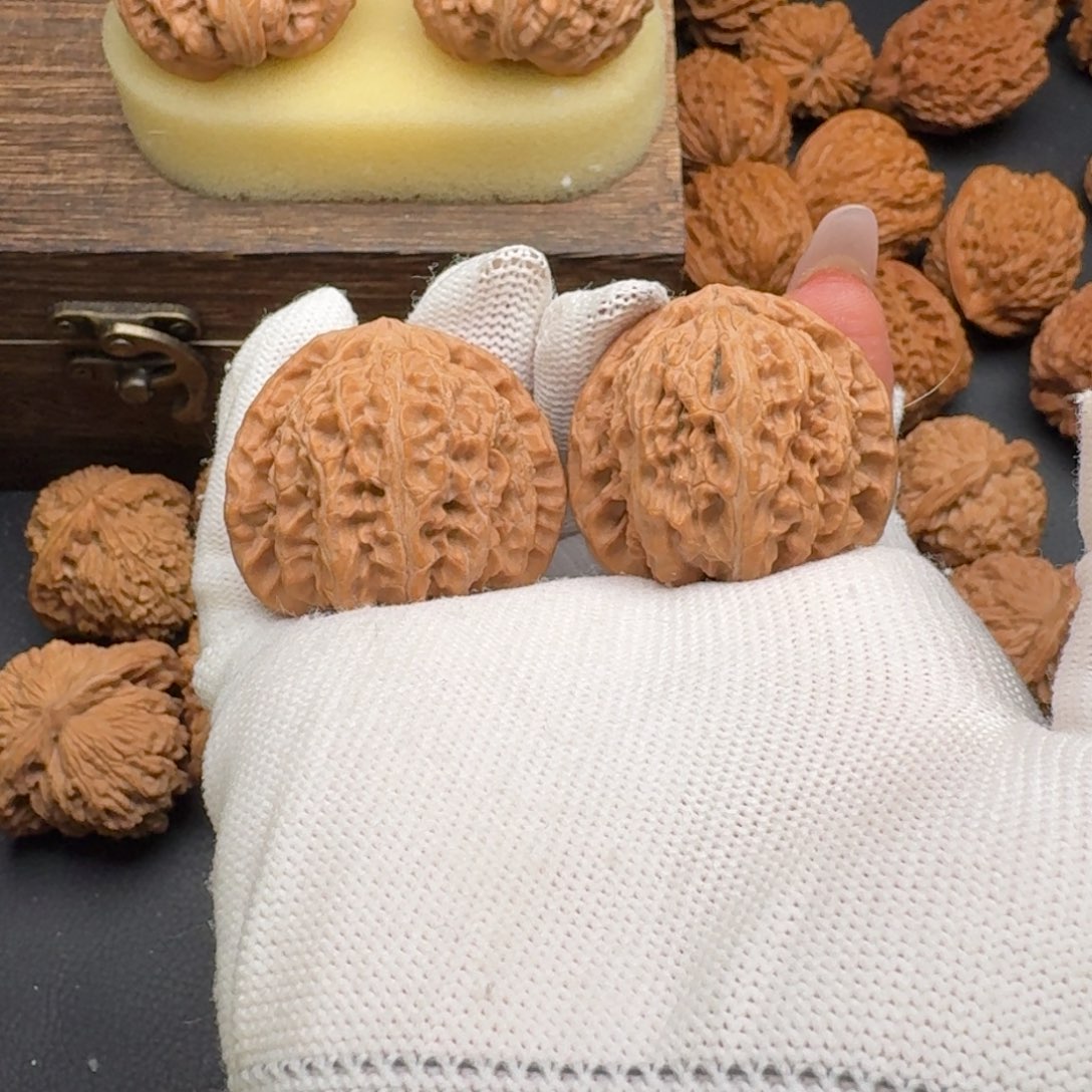 文玩核桃吊坠37三角白