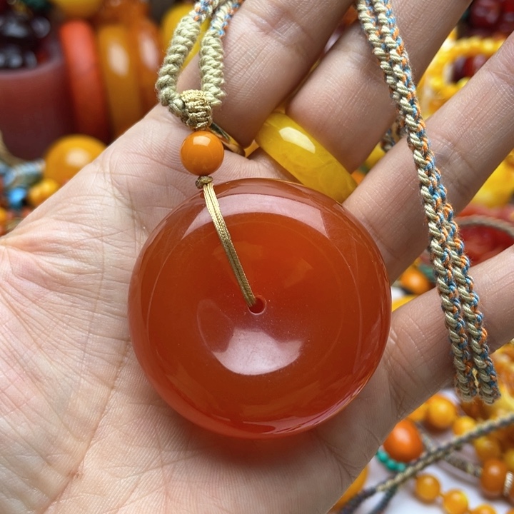 树脂制品68号面包扣吊坠