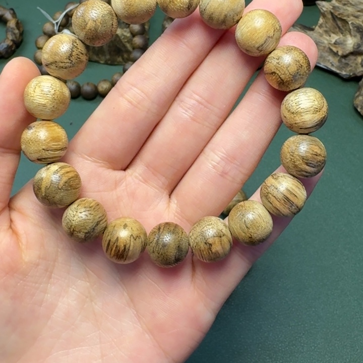 沉香手串小*进口达拉干老料8克