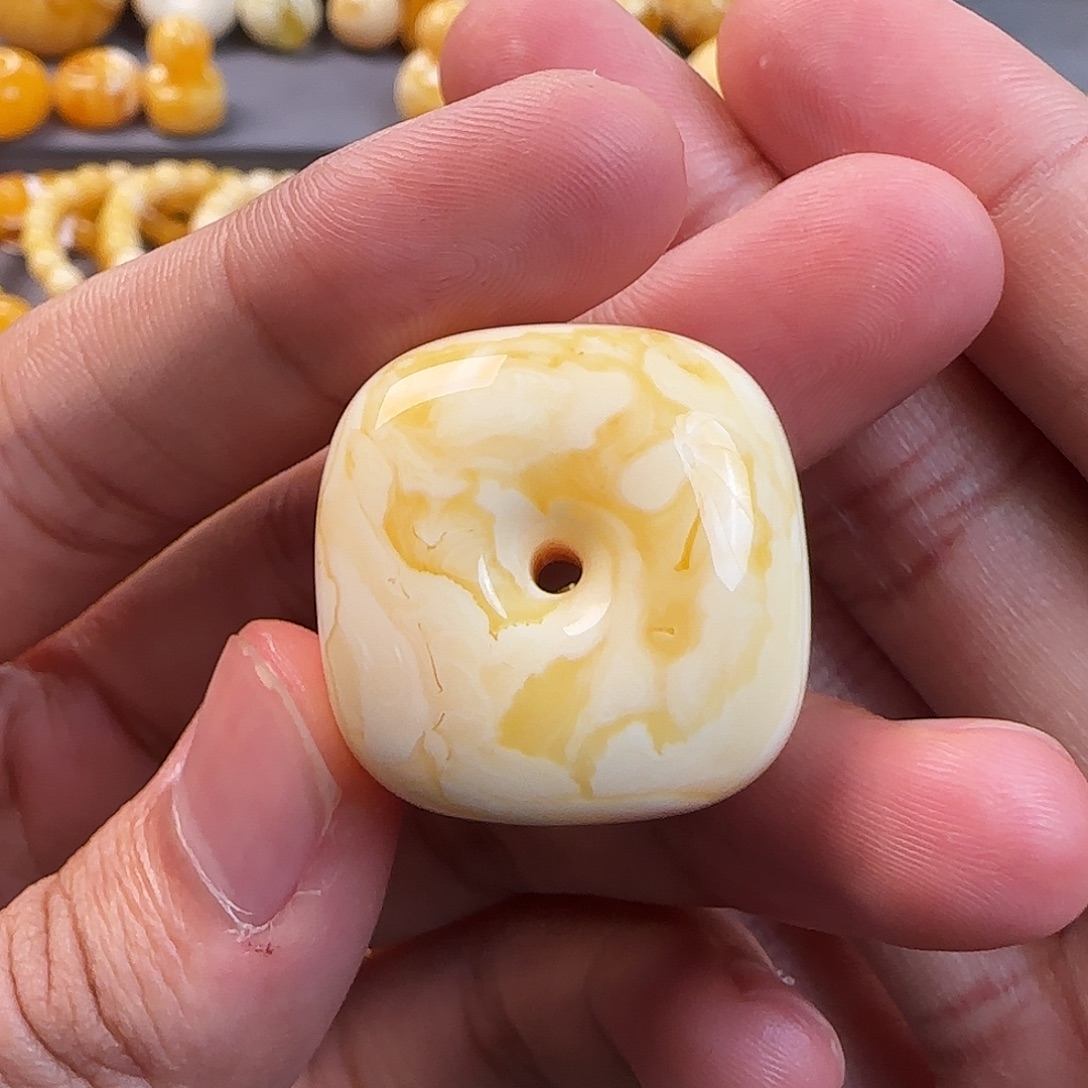 未镶嵌琥珀珠宝奇石