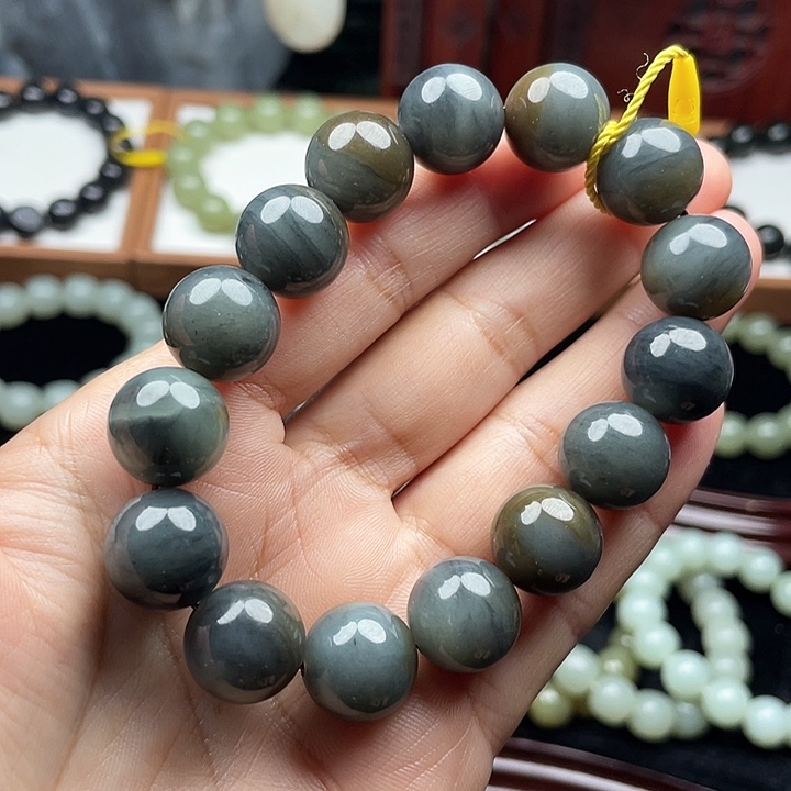 空***君和田玉未镶嵌手串