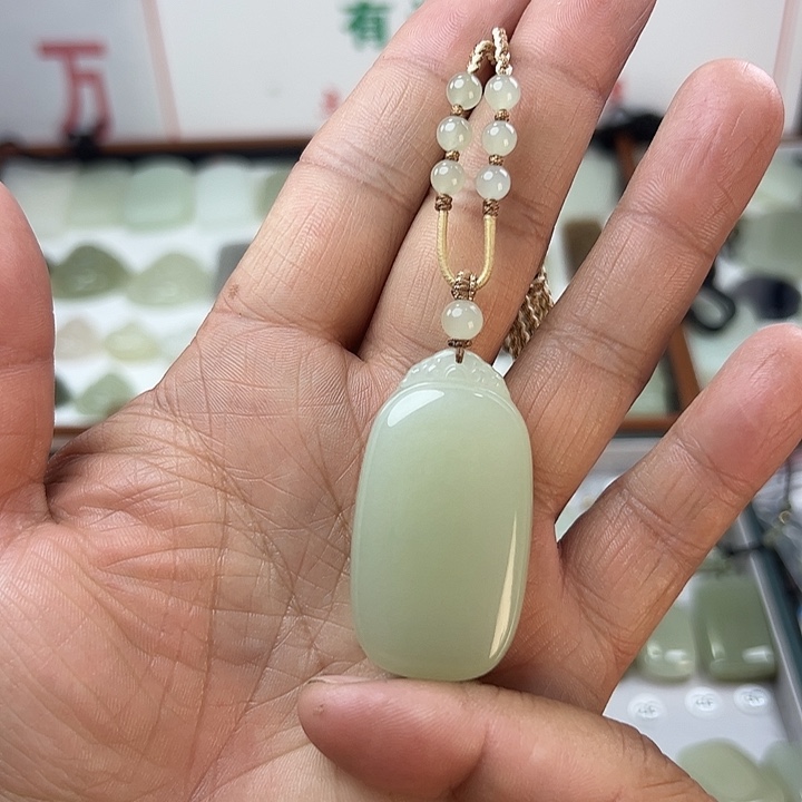 和田玉未镶嵌颈饰