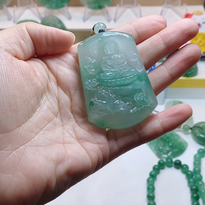 颈饰未镶嵌石英质玉小**鞋非洲翠