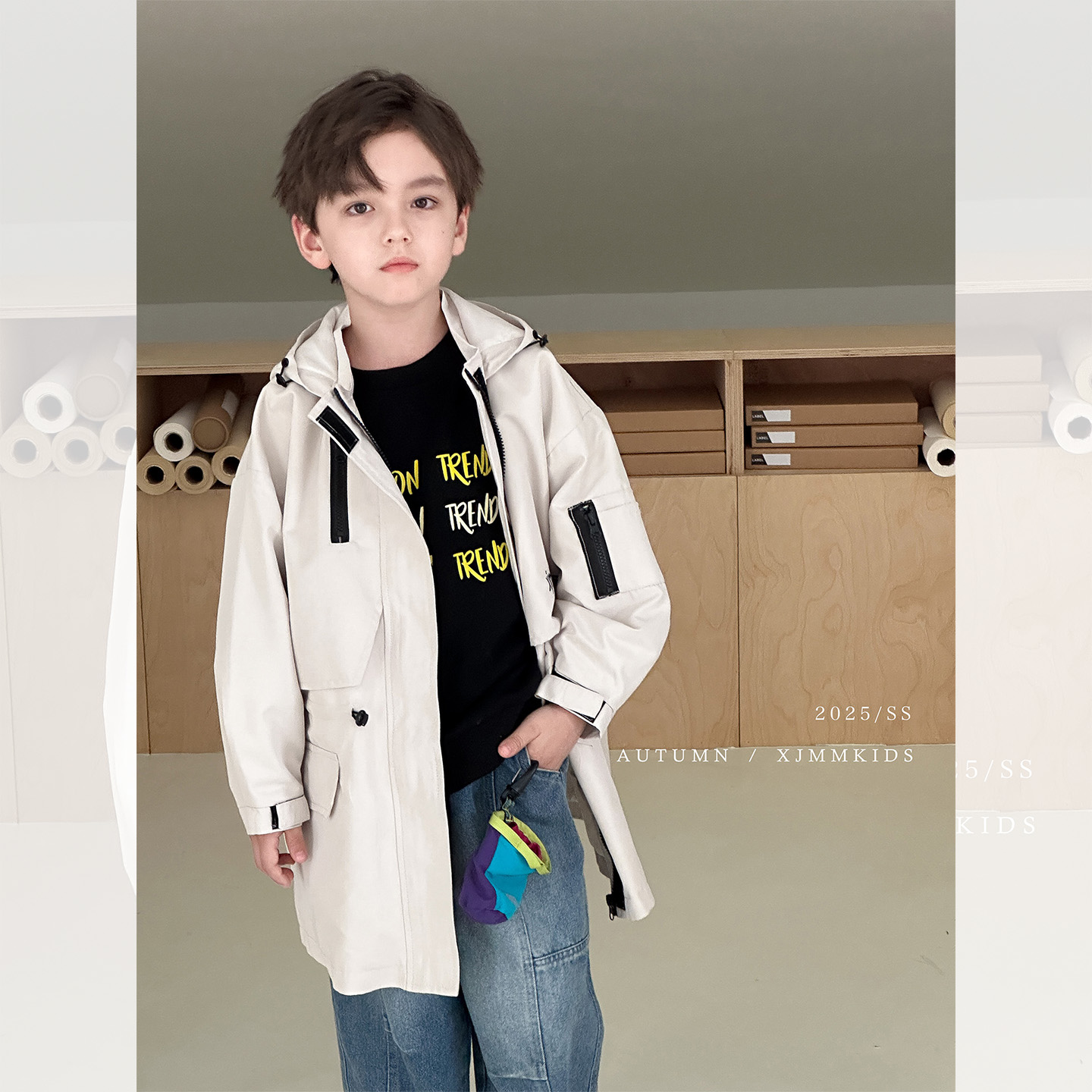 虾酱麻麻男童风衣春秋装2025新款男孩洋气白色中长款连帽儿童大衣