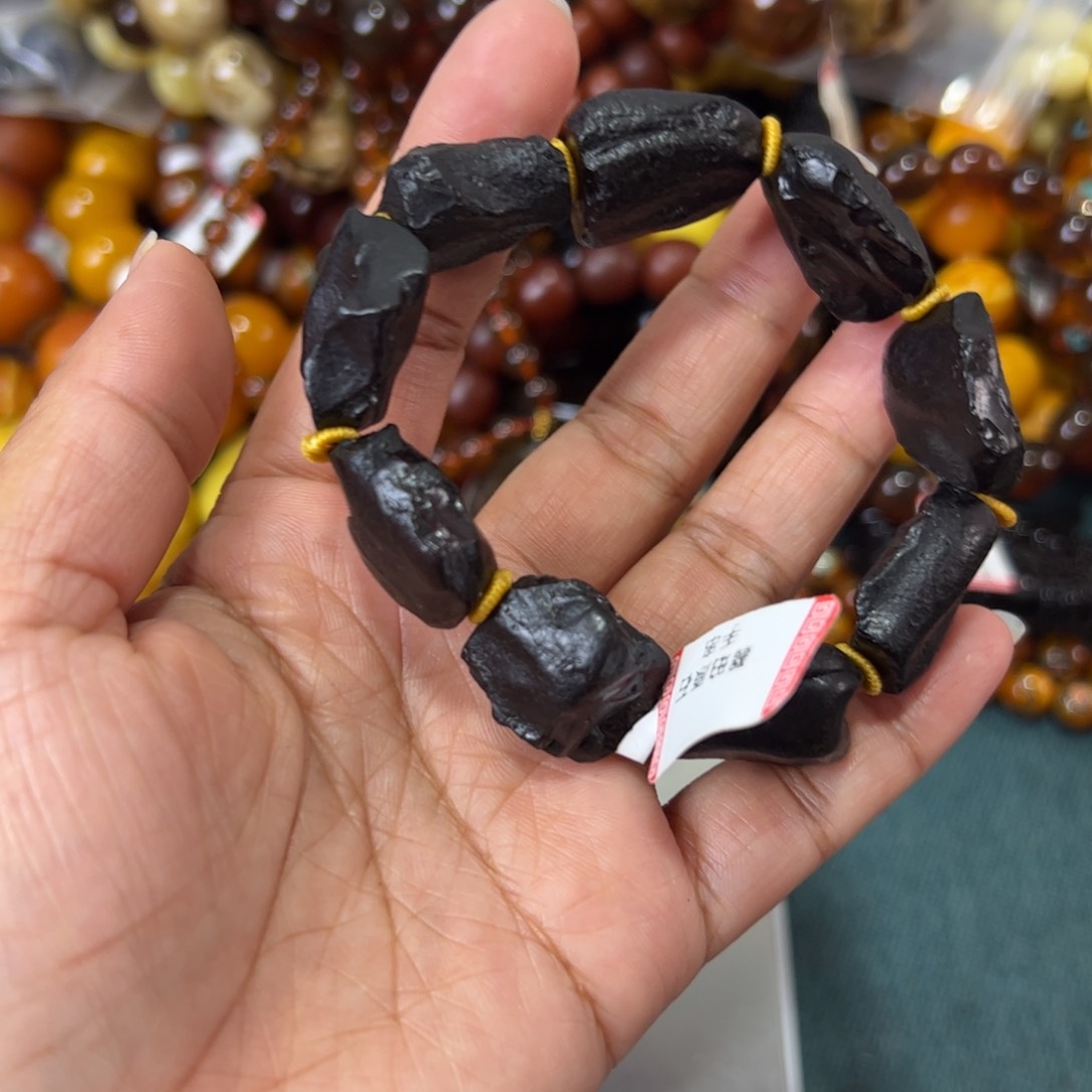 未镶嵌琥珀珠宝奇石149