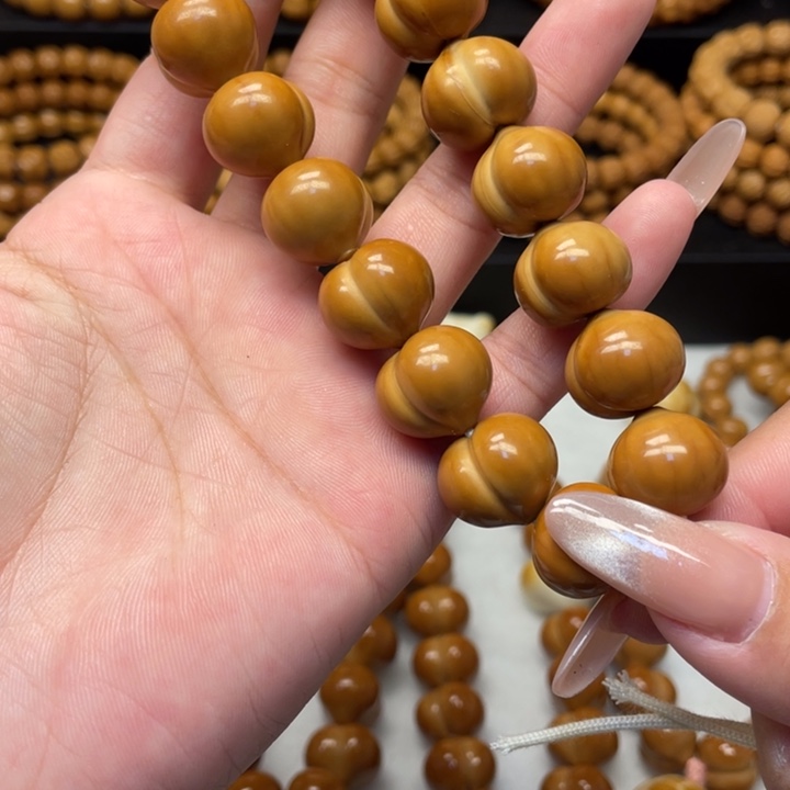 暖***杺猴头核桃吊坠微瑕屁桃