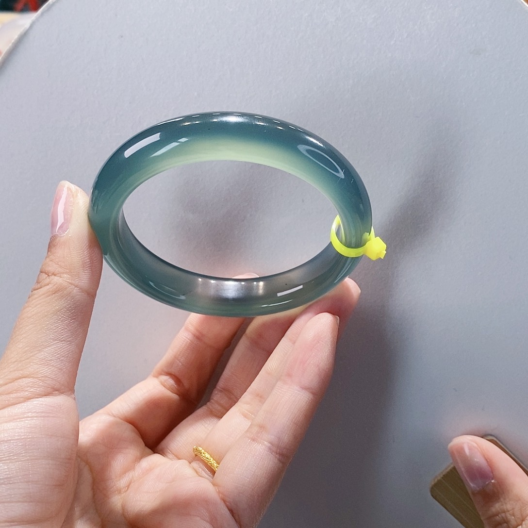 玛瑙/玉髓手镯未镶嵌56.1