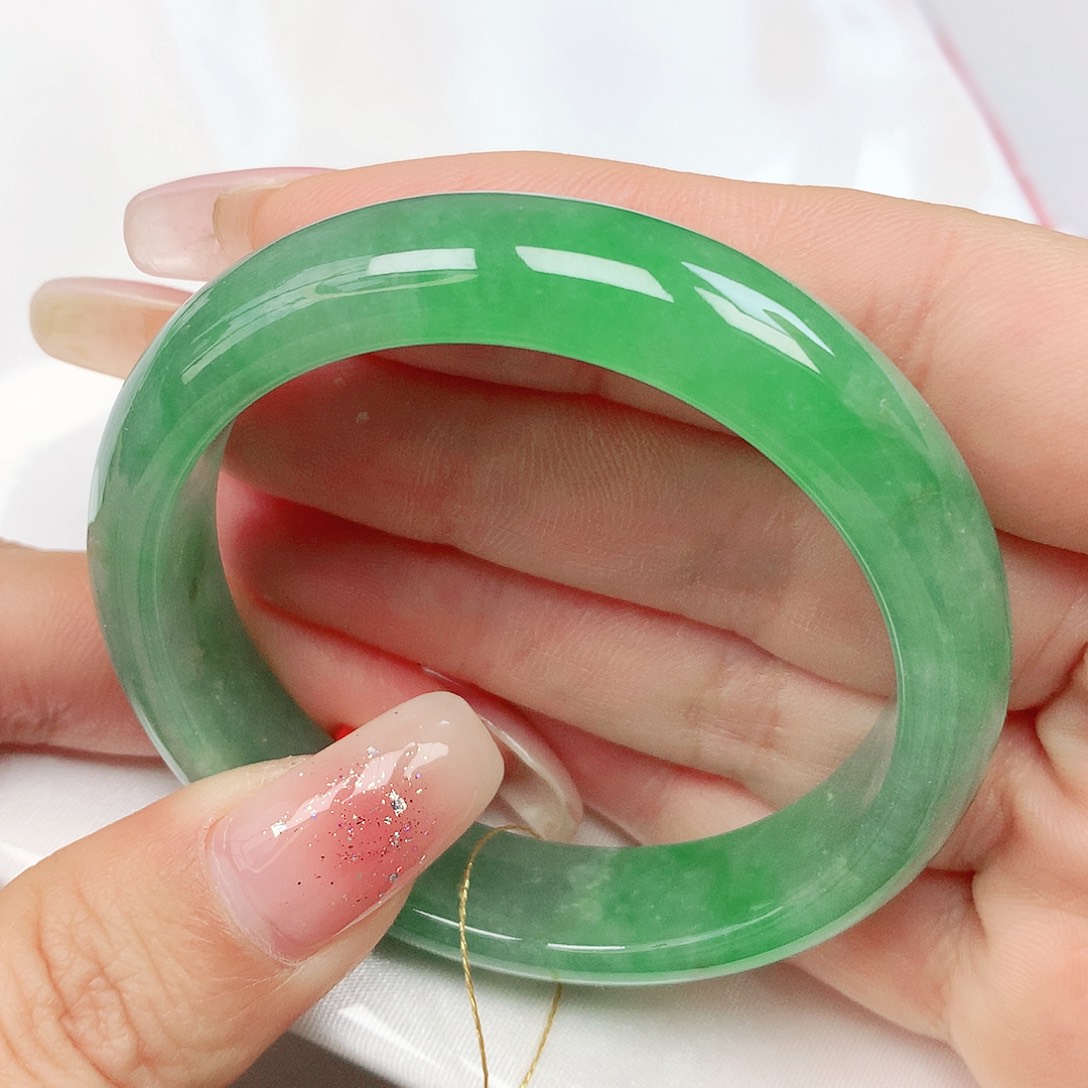 翡翠手镯未镶嵌抖音898