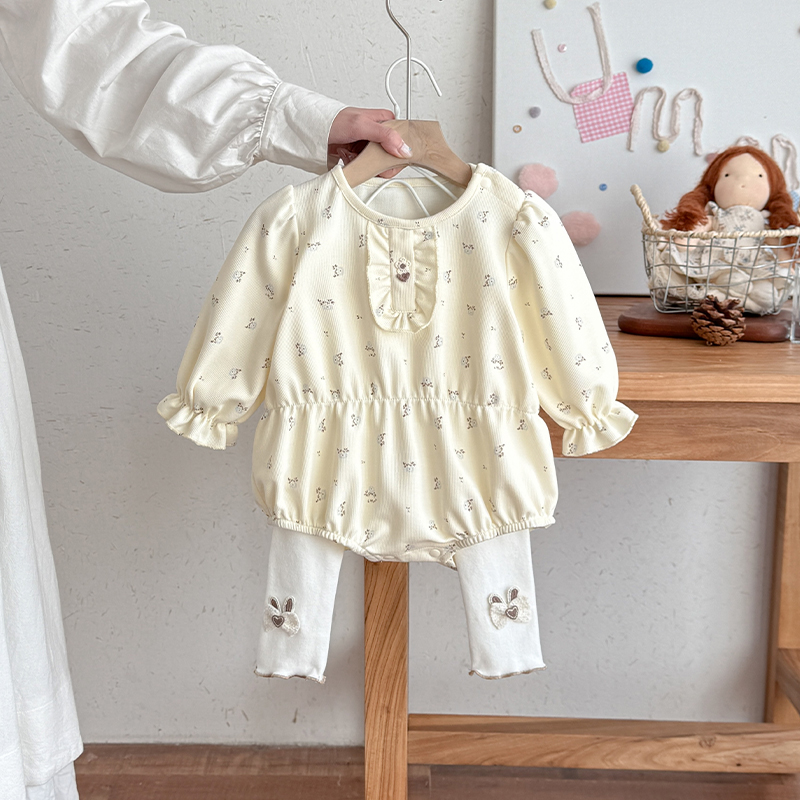 婴幼儿秋季女宝包屁衣春秋款三角爬服套装新生儿超萌小兔外出服