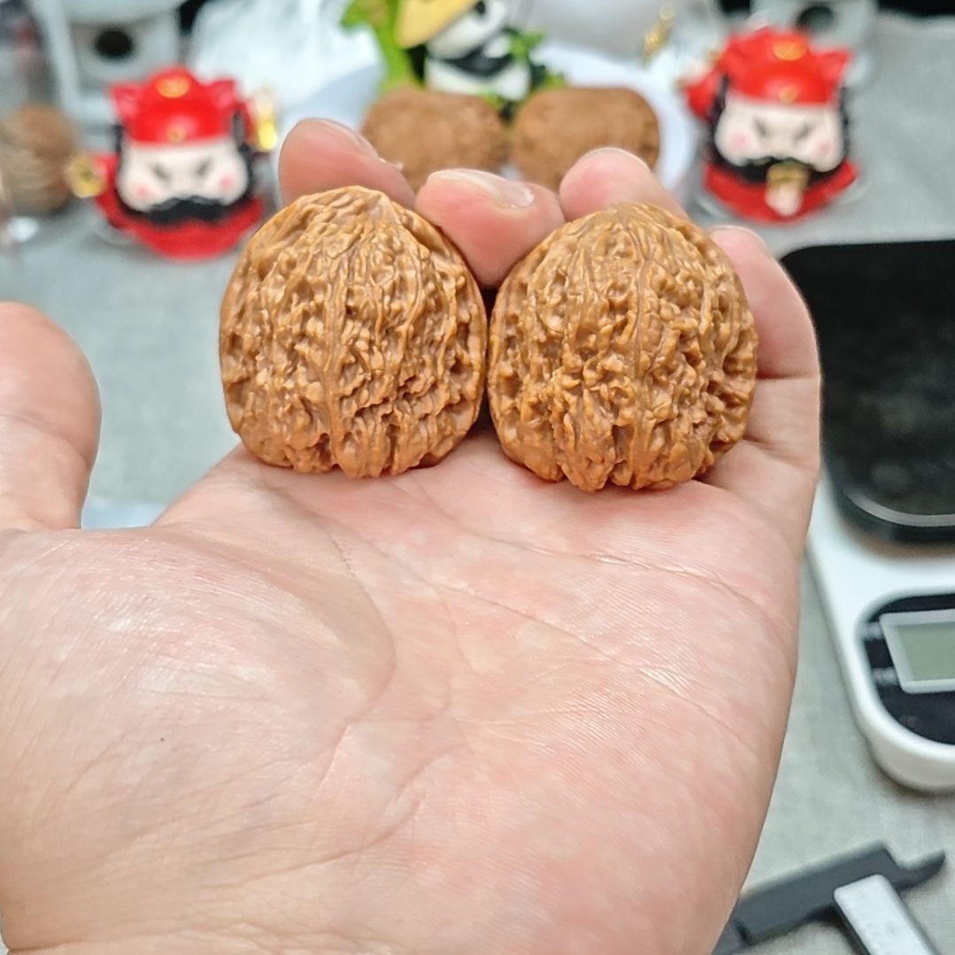 豆****文玩核桃吊坠全品无修南疆石！