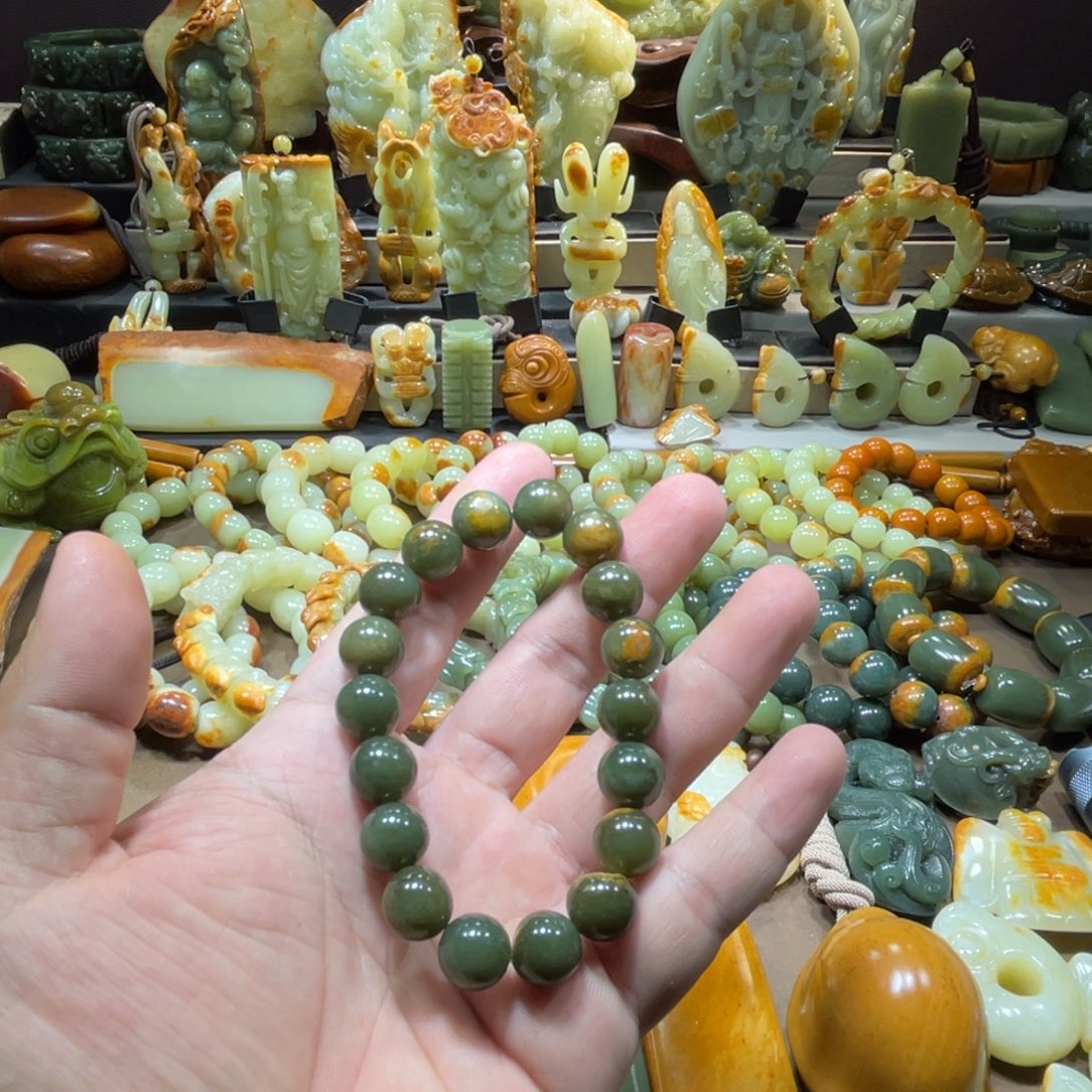 透闪石质玉未镶嵌珠宝奇石