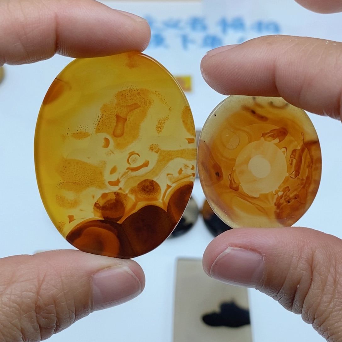 在***人玛瑙/玉髓未镶嵌珠宝半成品