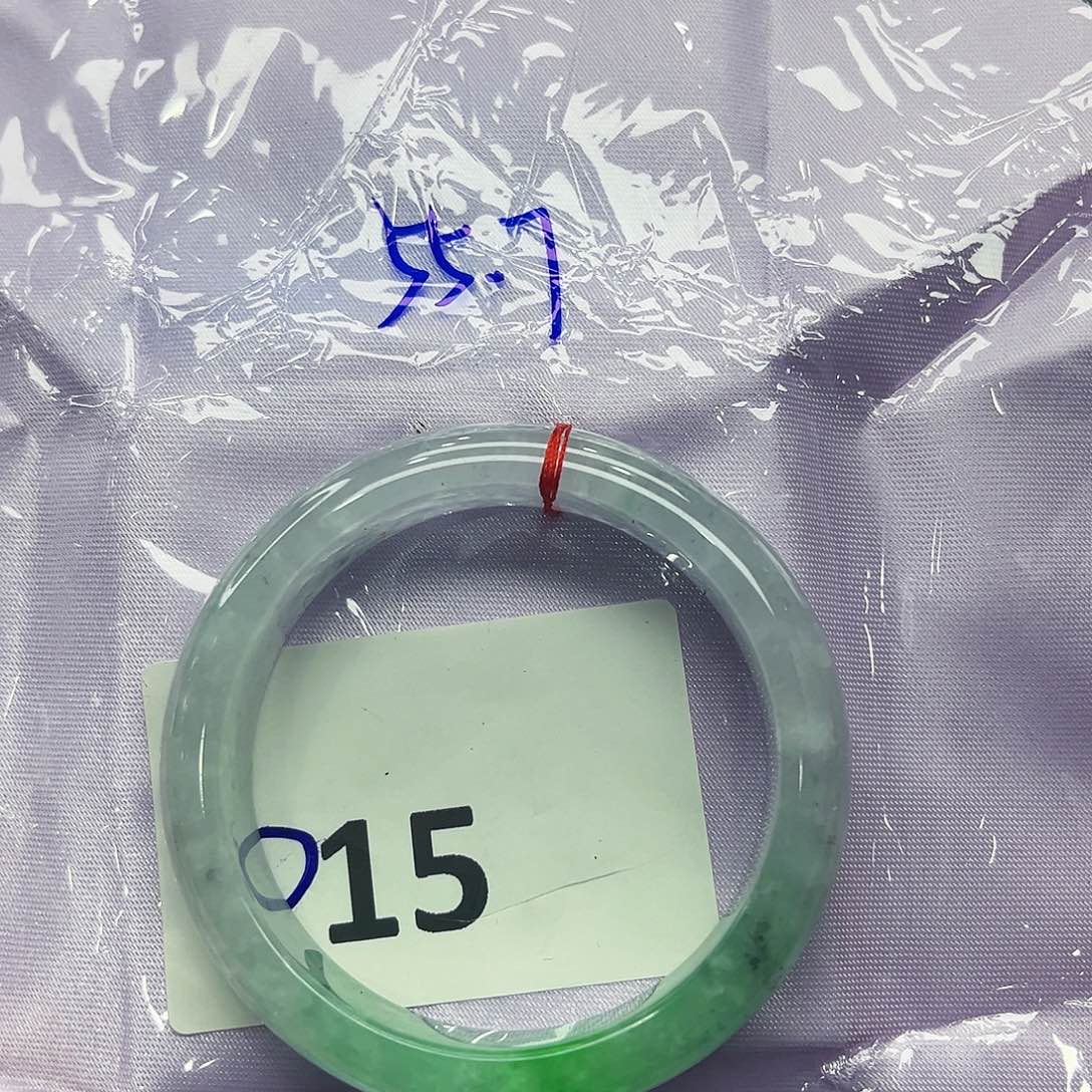 翡翠手镯未镶嵌多样性