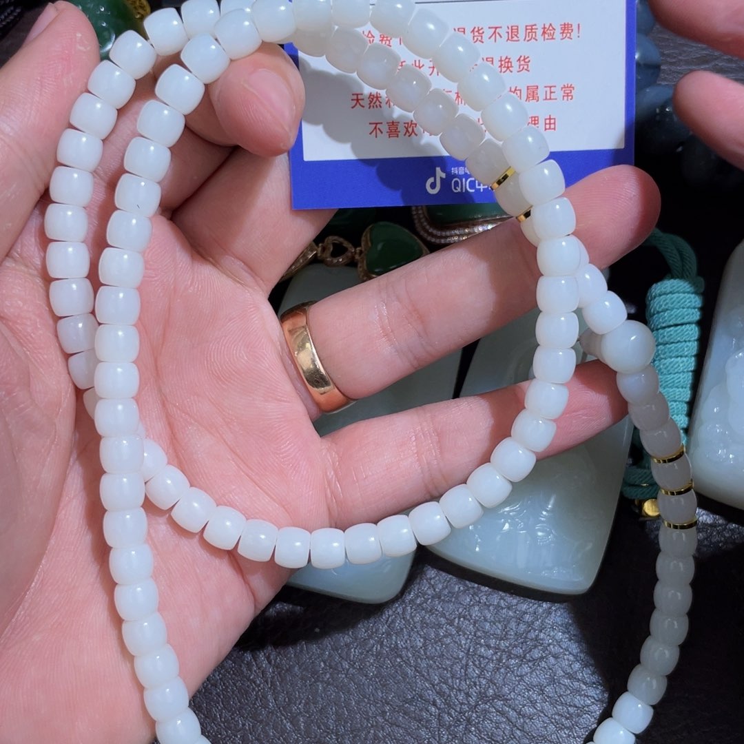 颈饰未镶嵌和田玉大*蟹