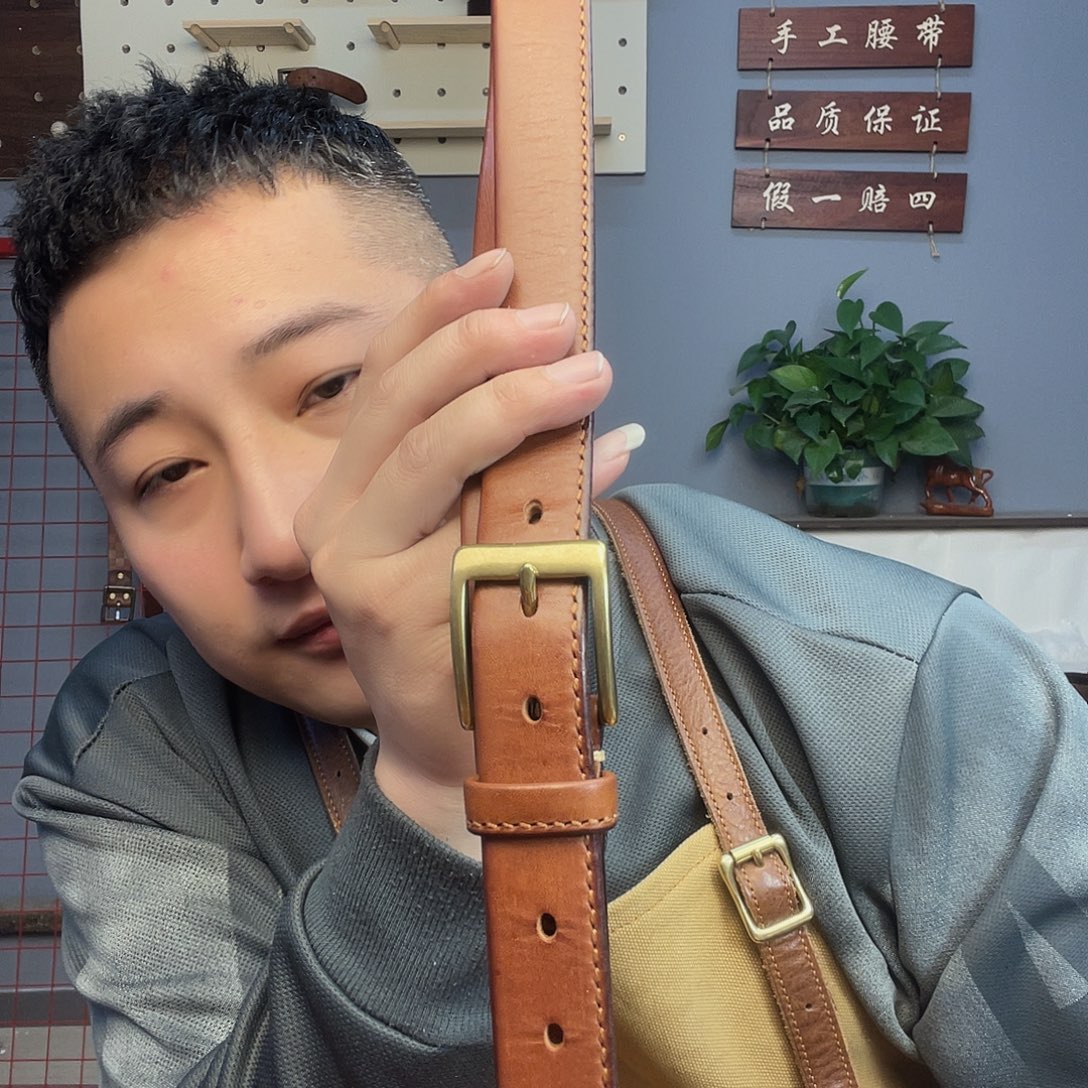 女士对折黄110以上