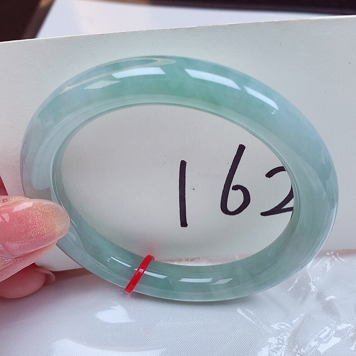 翡翠手镯未镶嵌翡翠