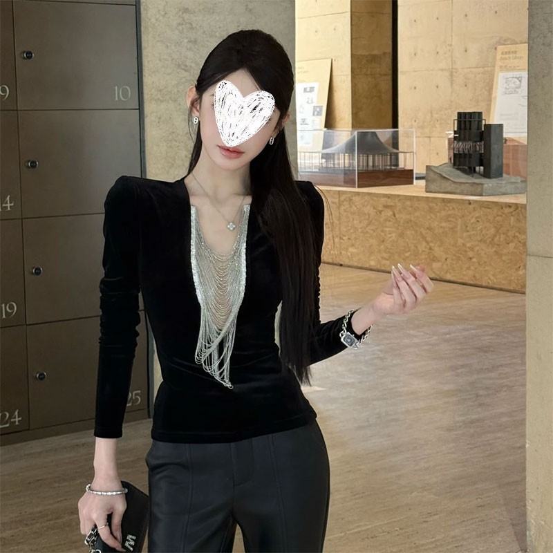 隐适美”设计感ins风纯欲丝绒链条修身上衣