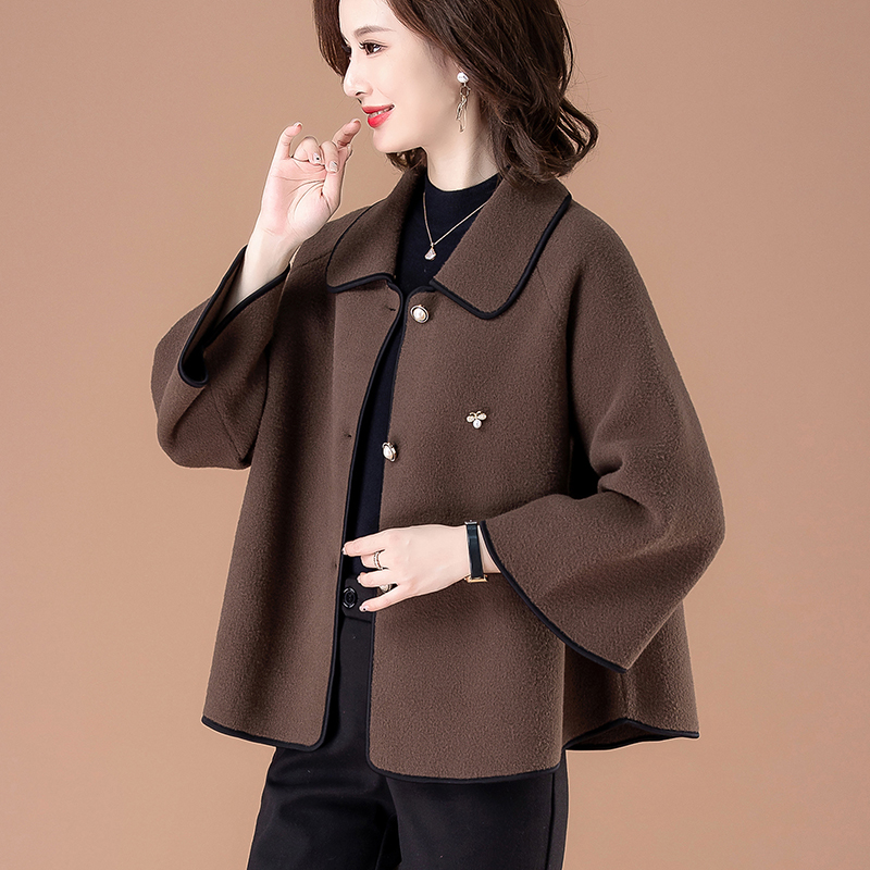 早春款妈妈春装毛呢外套洋气短款风衣中老年女春秋高贵呢子上衣服