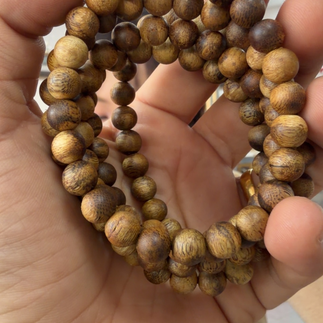 沉香沉香碎屑莺歌绿圆8mm3克➕