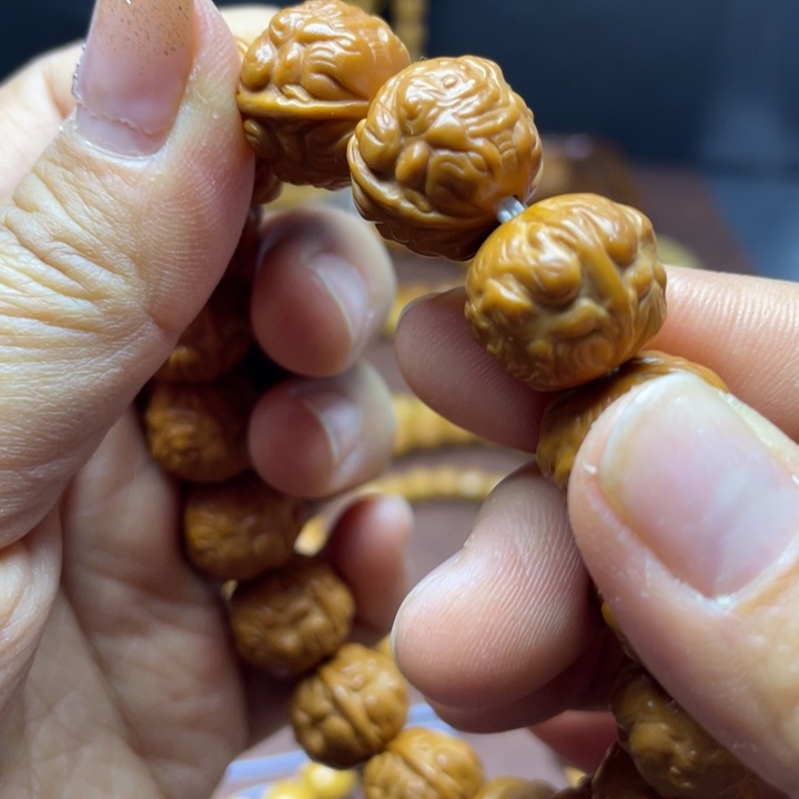 猴头核桃吊坠双面精雕