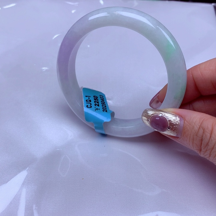 翡翠手镯未镶嵌翡翠