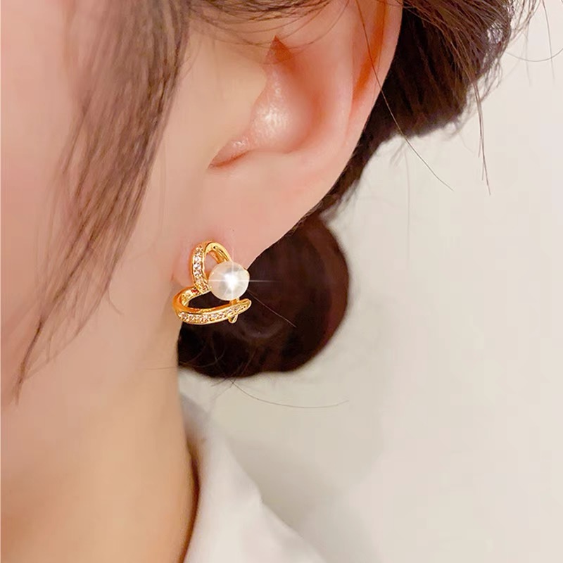 铜合金耳饰 A新款爱心精致耳钉高级百搭小众设计款优雅耳饰E2107