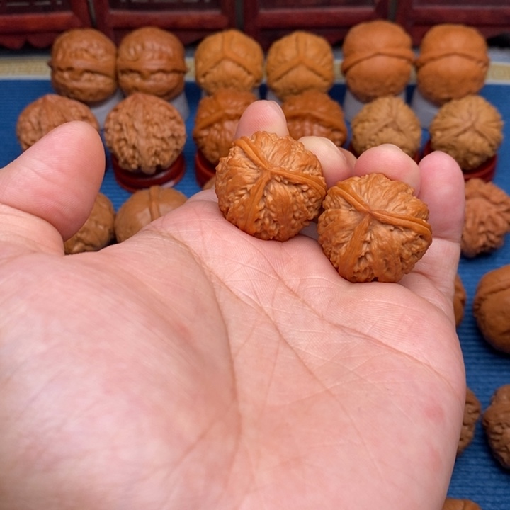 文玩核桃把件三棱