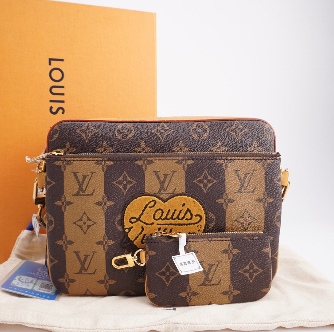 99新 LouisVuitton/路易威登 Nigo联名款三合一Trio斜挎包 F980