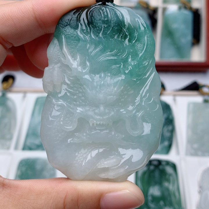颈饰未镶嵌翡翠龙
