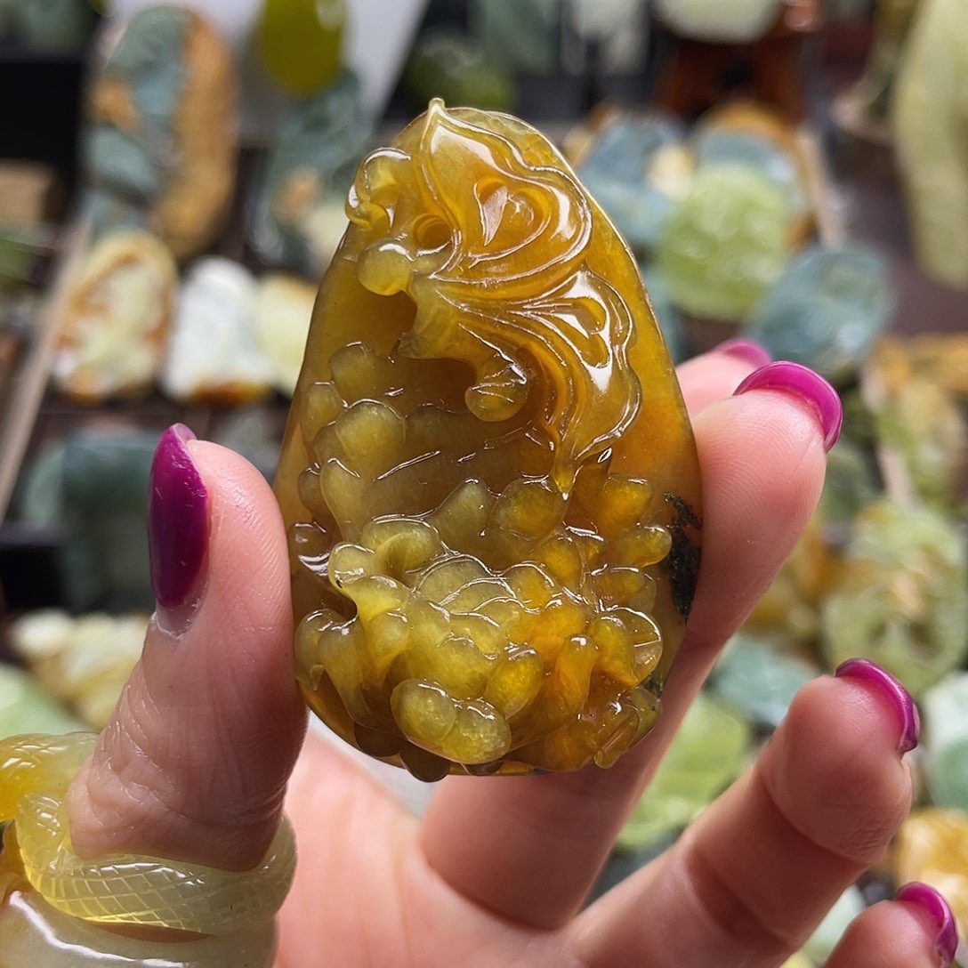 蛇纹石玉颈饰未镶嵌花玉王牡丹花