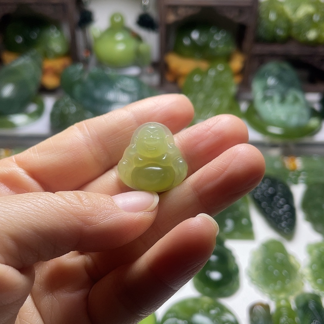 蛇纹石玉未镶嵌颈饰