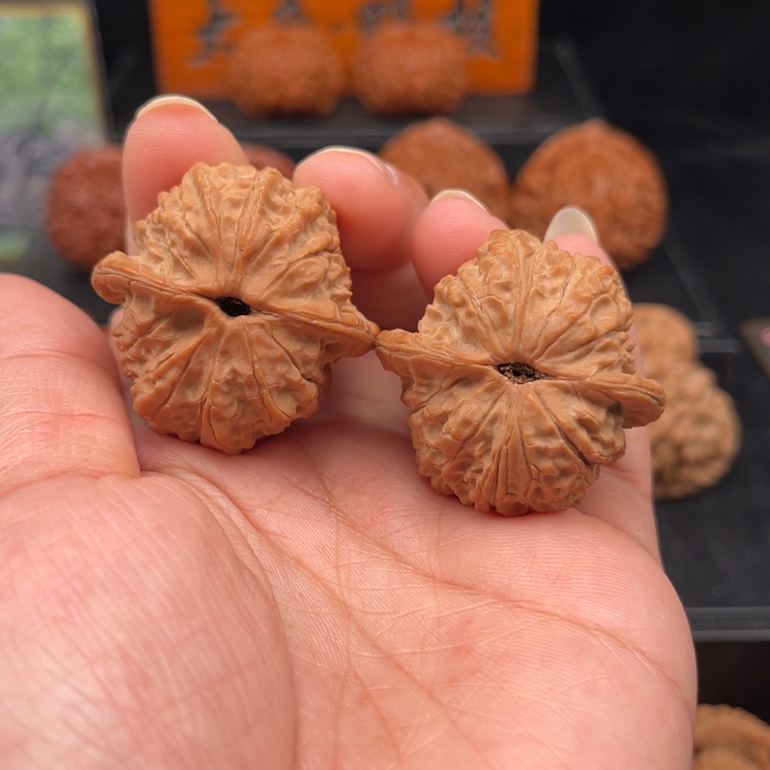 【闪购商品】文玩核桃吊坠原树血麒麟36