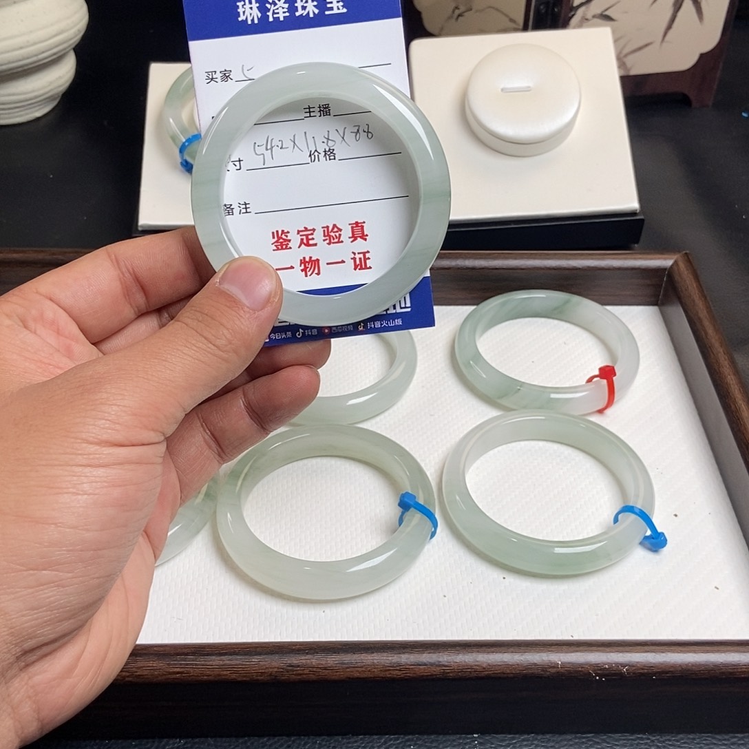 遥***辰石英质玉未镶嵌手镯5