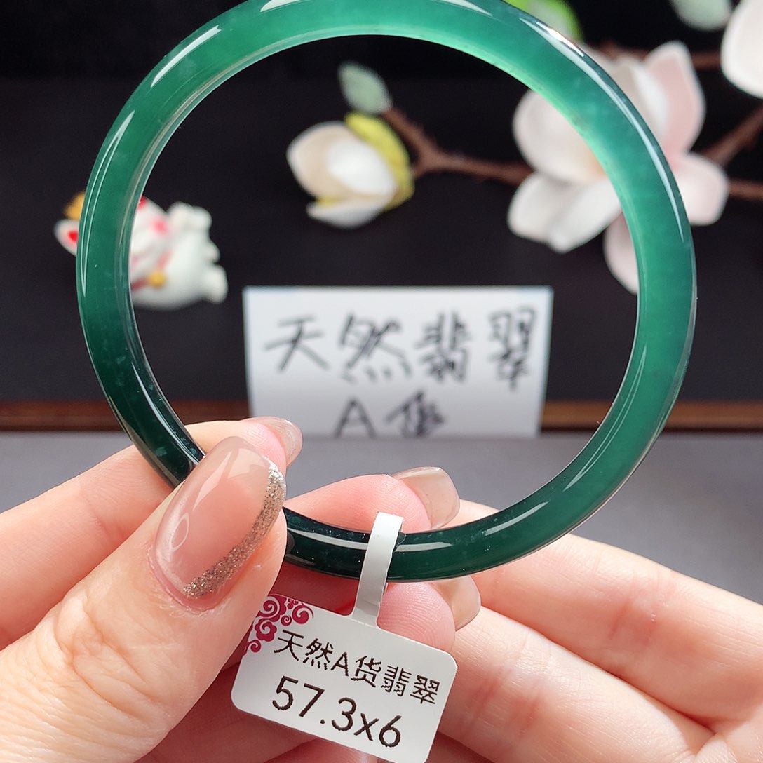 翡翠手镯（圆镯）未镶嵌