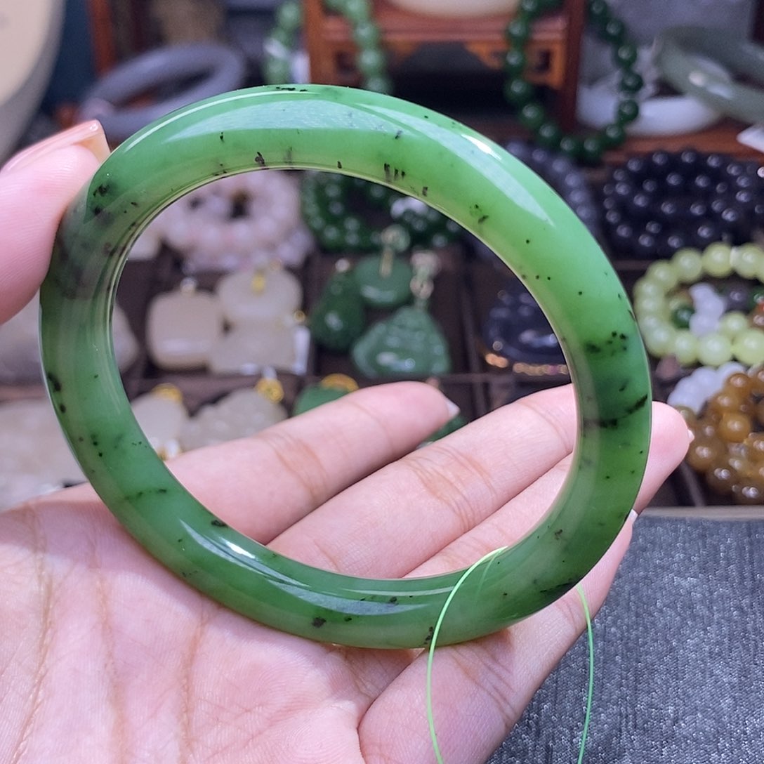 和田玉清货价61.3碧玉乌兰海美人条手镯未镶嵌