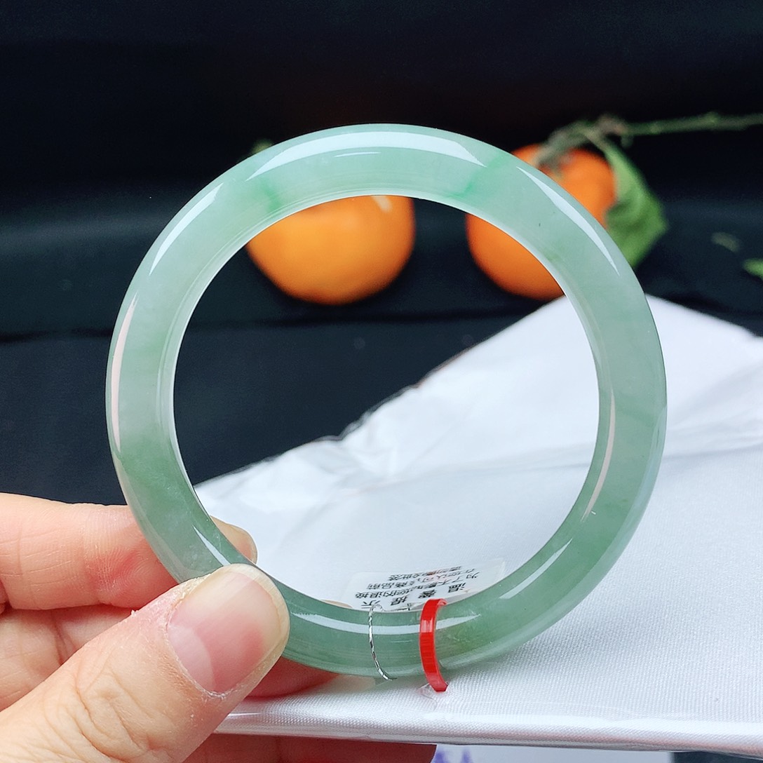 翡翠手镯未镶嵌55圈