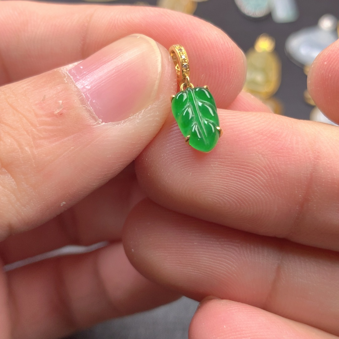 【闪购商品】颈饰18K金镶嵌翡翠翡翠